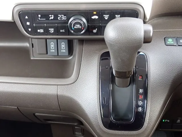 N BOX(ホンダ)の車両写真
