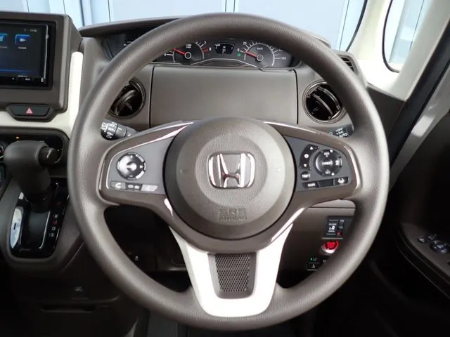 N BOX(ホンダ)の車両写真