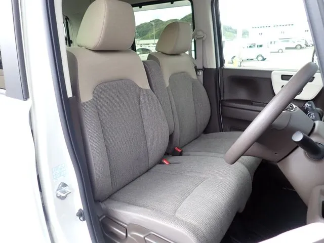 N BOX(ホンダ)の車両写真