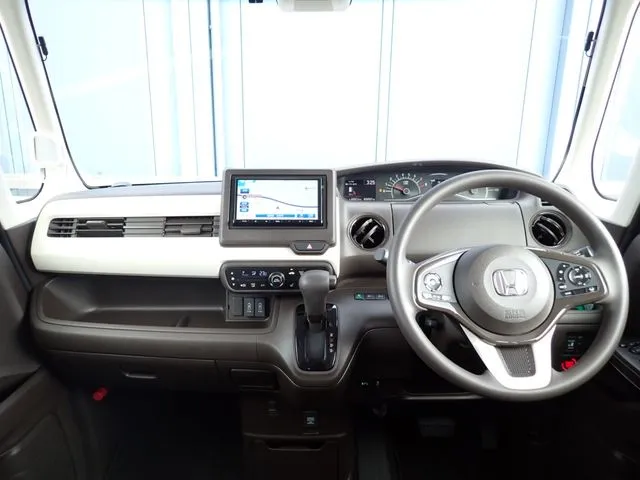 N BOX(ホンダ)の車両写真