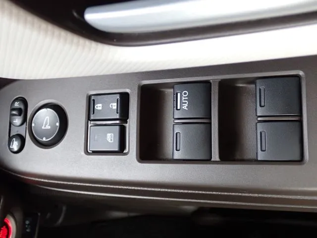 N BOX(ホンダ)の車両写真