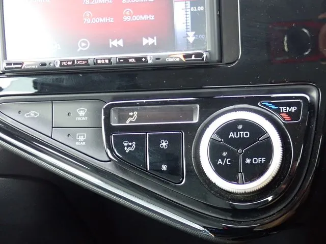 アクア（トヨタ）の車両写真