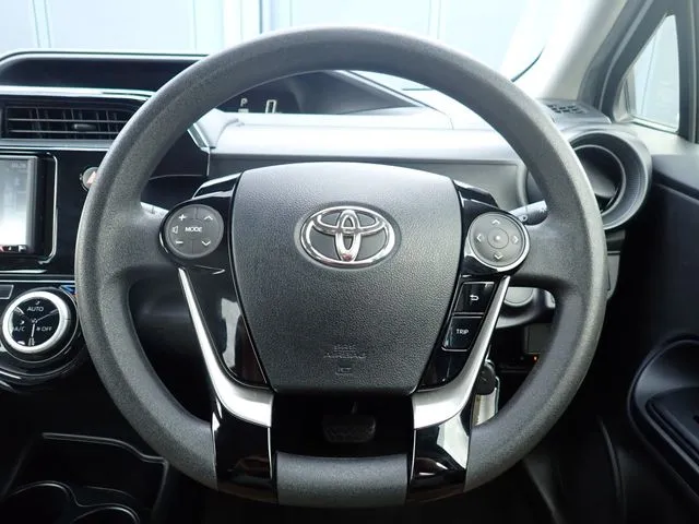 アクア（トヨタ）の車両写真