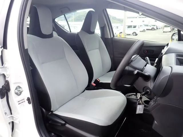 アクア（トヨタ）の車両写真