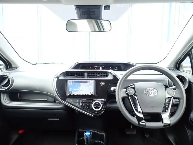 アクア（トヨタ）の車両写真