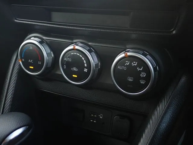 MAZDA2(マツダ)の車両写真