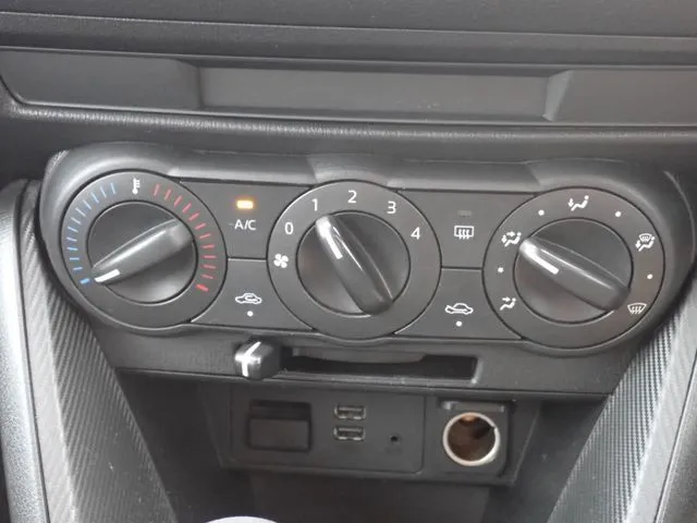 MAZDA2(マツダ)の車両写真