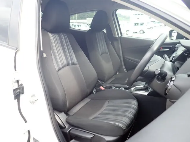 MAZDA2(マツダ)の車両写真