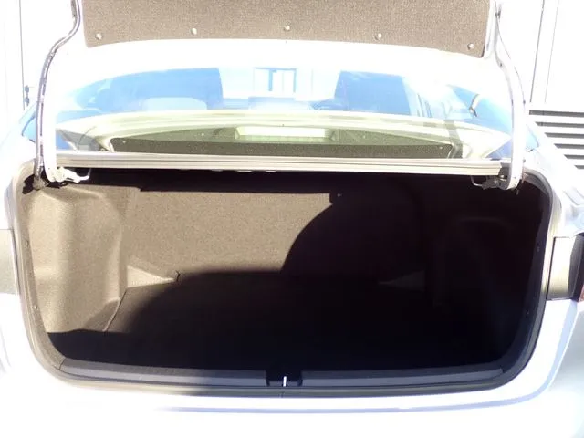 カローラ セダン ハイブリッド(トヨタ)の車両写真