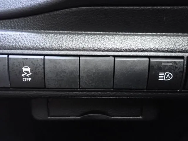 カローラ セダン ハイブリッド(トヨタ)の車両写真