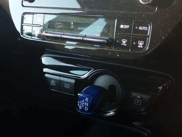 プリウス(トヨタ)の車両写真
