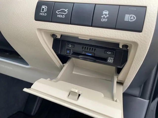 カムリ ハイブリッド(トヨタ)の車両写真