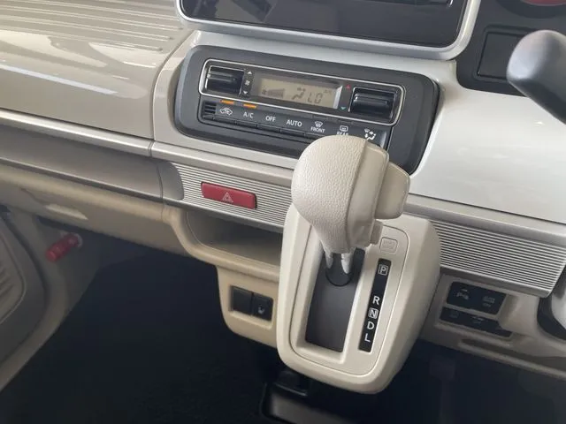 スペーシア（スズキ）の車両写真