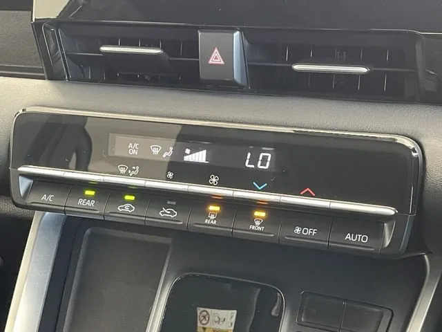 ヴォクシー（トヨタ）の車両写真