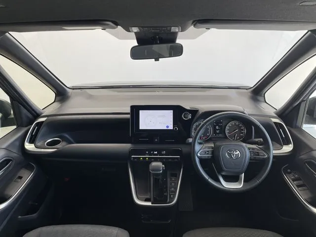 ヴォクシー（トヨタ）の車両写真