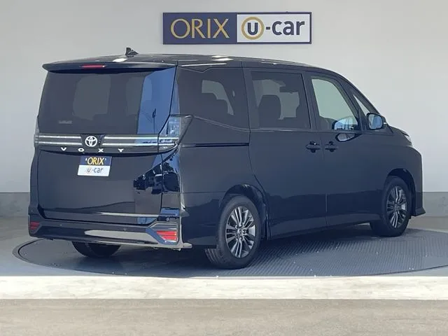 ヴォクシー（トヨタ）の車両写真