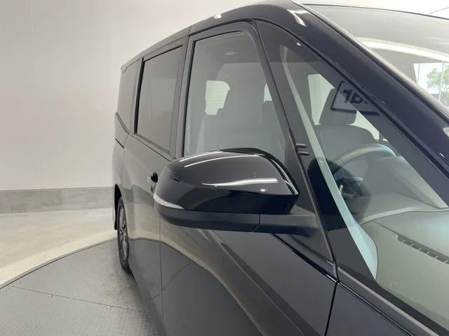 ヴォクシー（トヨタ）の車両写真