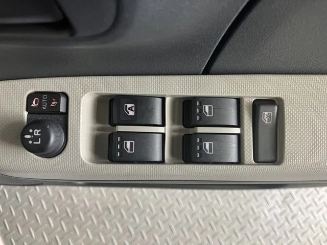 ミラ トコット(ダイハツ)の車両写真